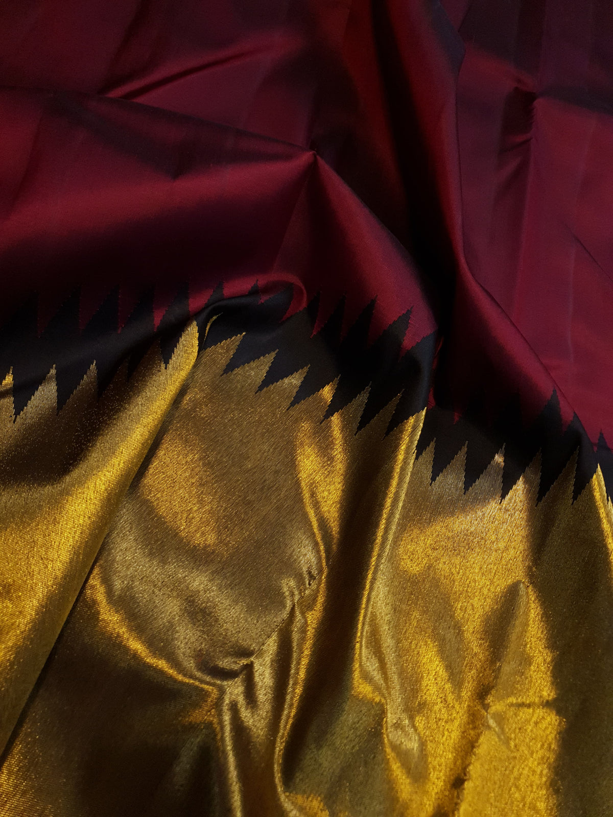 Maroon Kanchipuram Handloom 2G Gold Temple Silk Saree, a stunning embodiment of South Indian weaving traditions