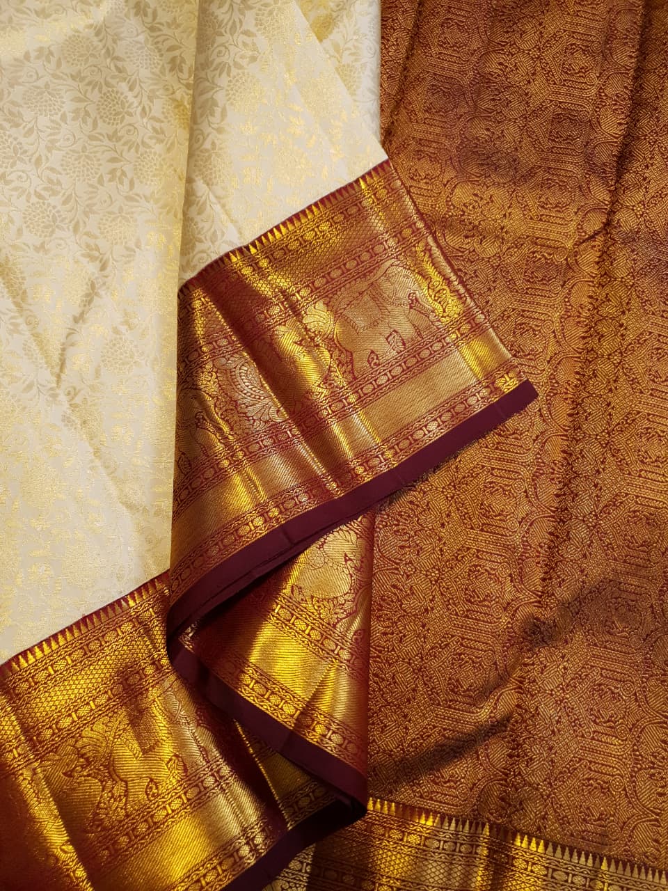 Off White Kanchipuram Handloom 2G Gold Pattu Silk Bridal Saree with rich red and gold zari borders