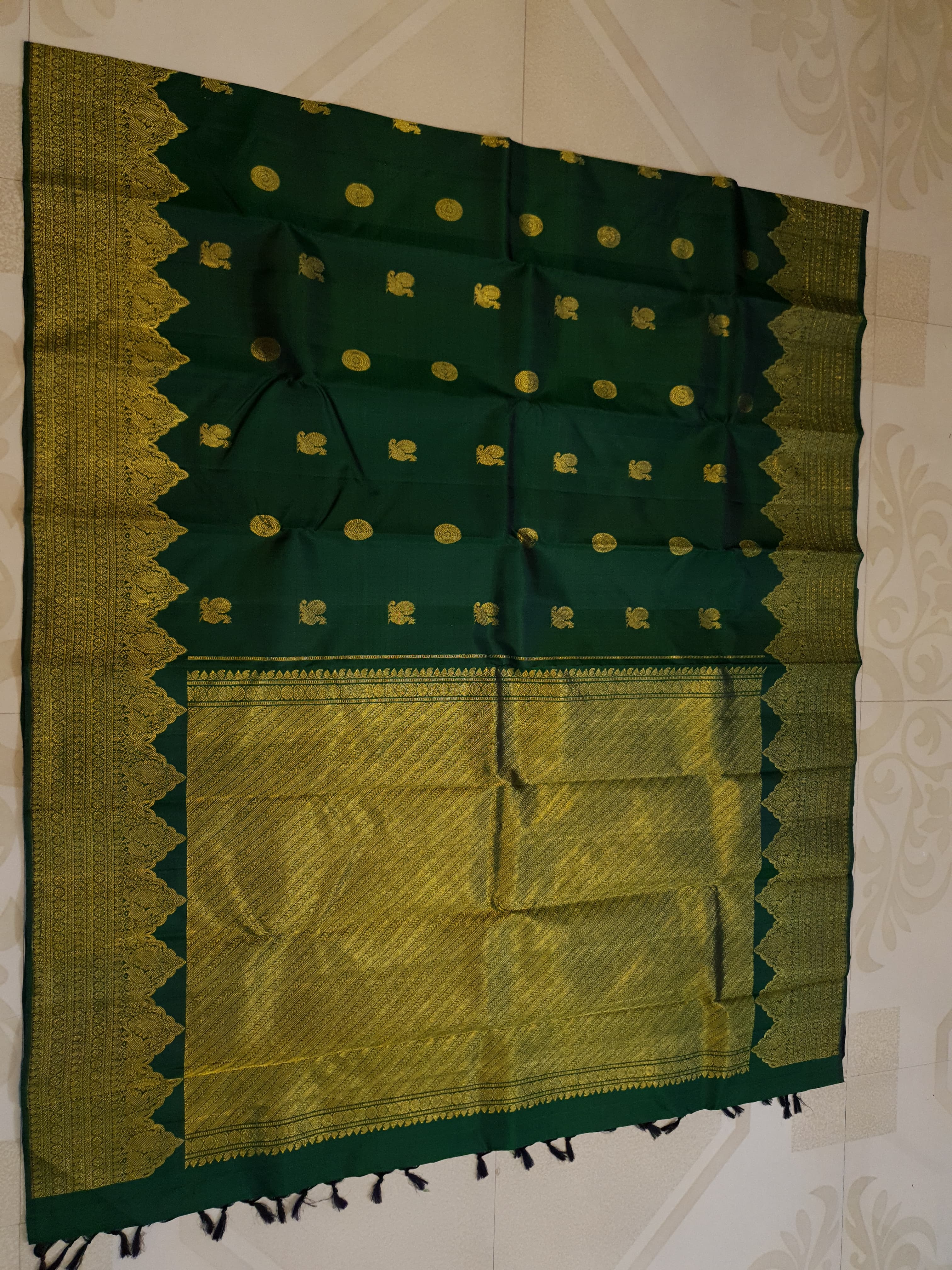 Bottle Green Kanchipuram handloom pattu silk saree featuring 2G gold zari motifs, a rich traditional border, and Silk Mark certification.