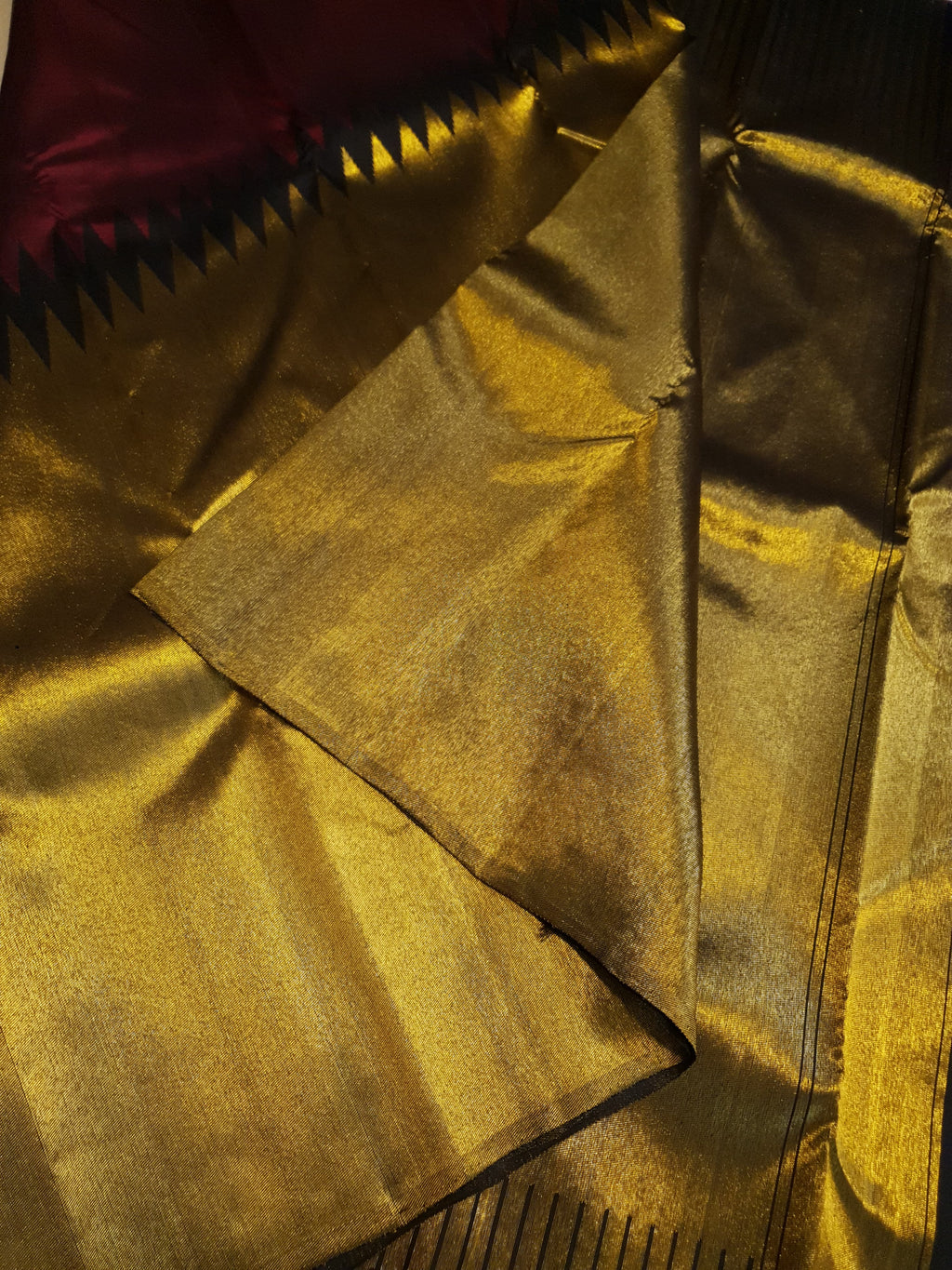 Maroon Kanchipuram Handloom 2G Gold Temple Silk Saree, a stunning embodiment of South Indian weaving traditions