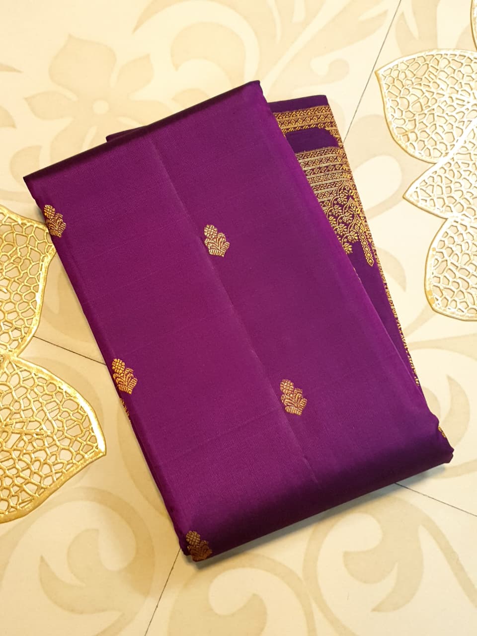 Magenta Kanchipuram handloom 2G gold pattu silk saree featuring traditional gold zari weaving and rich motifs.
