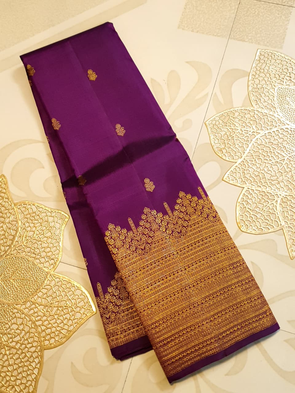 Magenta Kanchipuram handloom 2G gold pattu silk saree featuring traditional gold zari weaving and rich motifs.