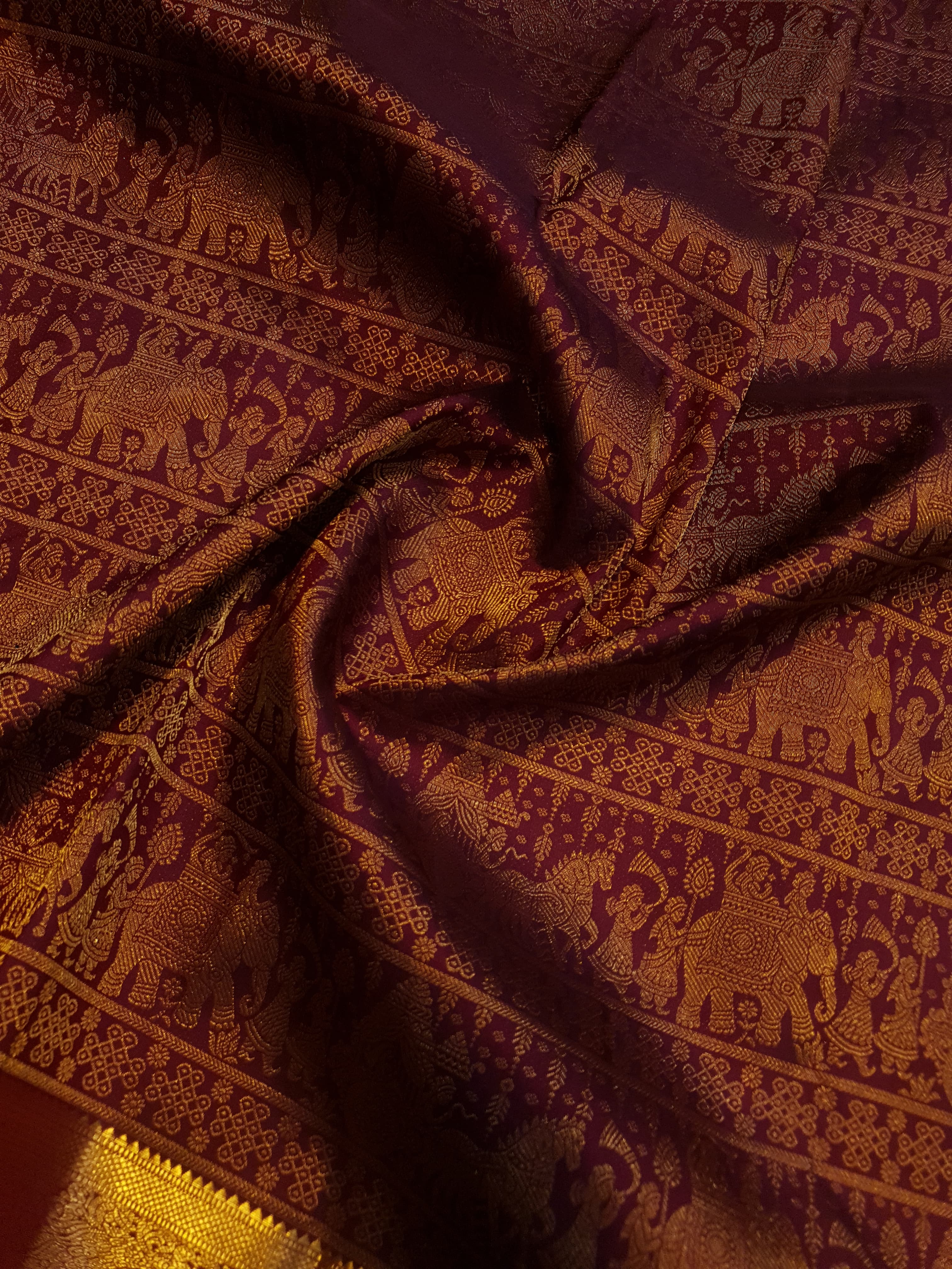 Rustic red Kanchipuram handloom 2G gold palaki design silk saree with rich gold zari weaving and traditional borders.