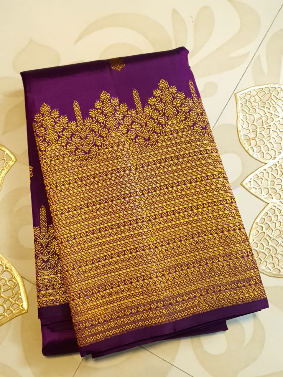 Magenta Kanchipuram handloom 2G gold pattu silk saree featuring traditional gold zari weaving and rich motifs.