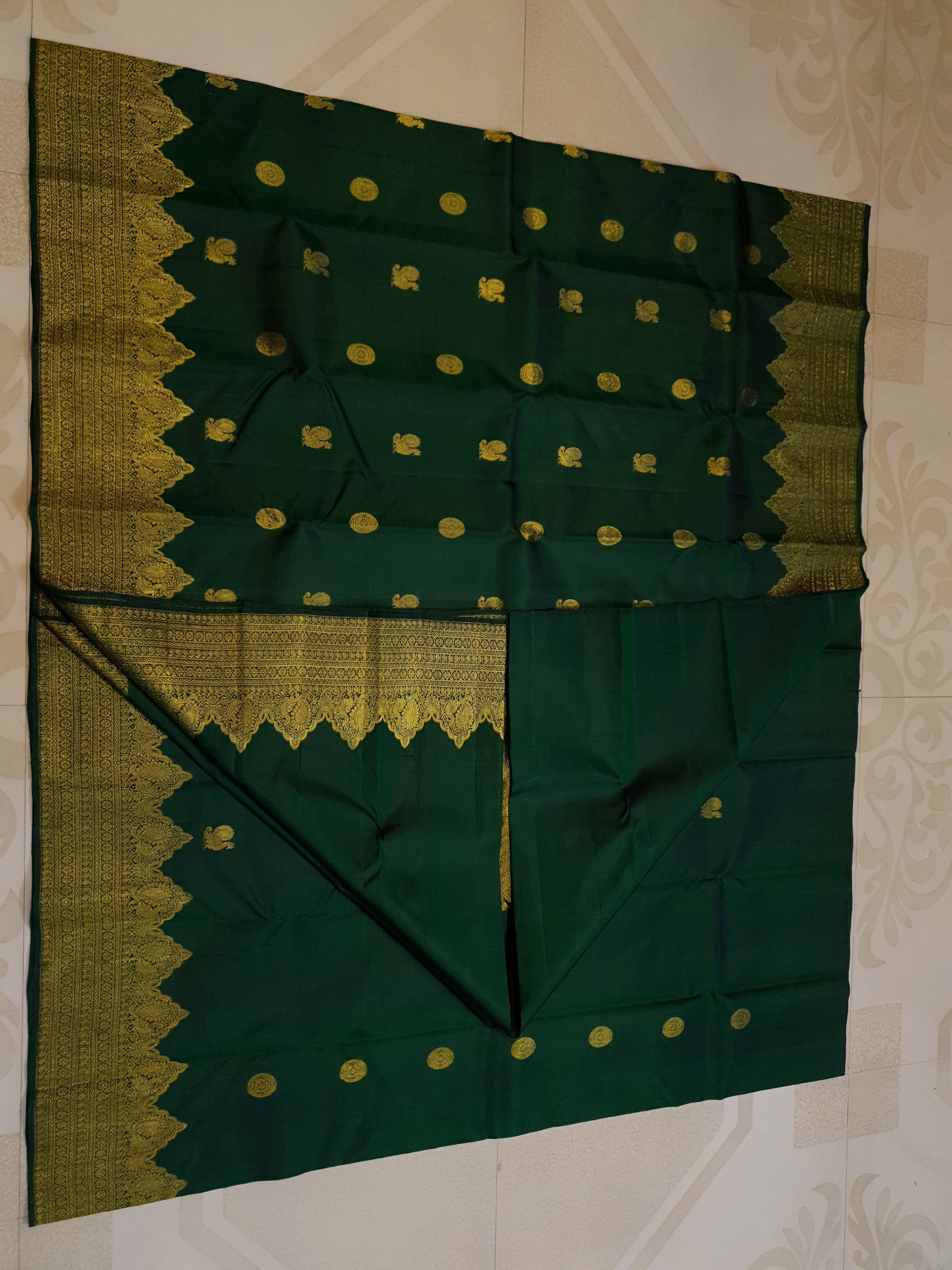 Bottle Green Kanchipuram handloom pattu silk saree featuring 2G gold zari motifs, a rich traditional border, and Silk Mark certification.