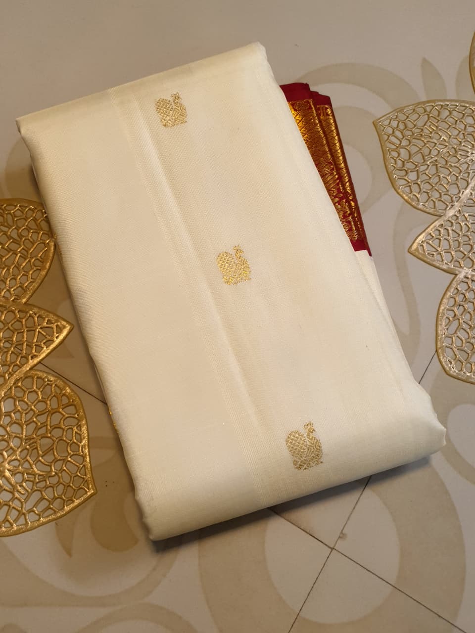 Off White Kanchipuram Handloom 2G Gold Pattu Silk Bridal Saree