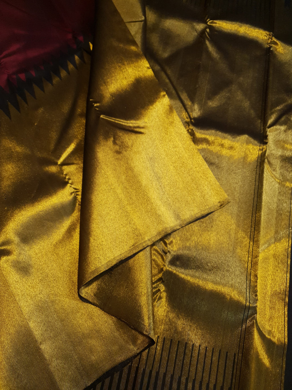 Maroon Kanchipuram Handloom 2G Gold Temple Silk Saree, a stunning embodiment of South Indian weaving traditions