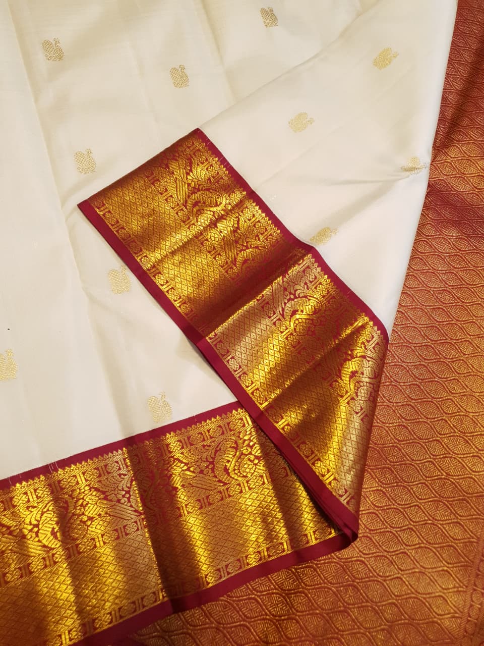 Off White Kanchipuram Handloom 2G Gold Pattu Silk Bridal Saree