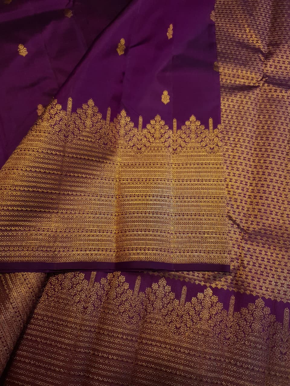 Magenta Kanchipuram handloom 2G gold pattu silk saree featuring traditional gold zari weaving and rich motifs.