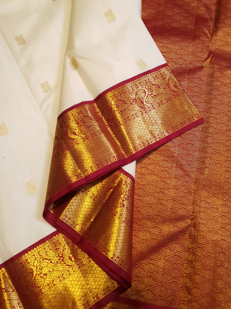 Off White Kanchipuram Handloom 2G Gold Pattu Silk Bridal Saree