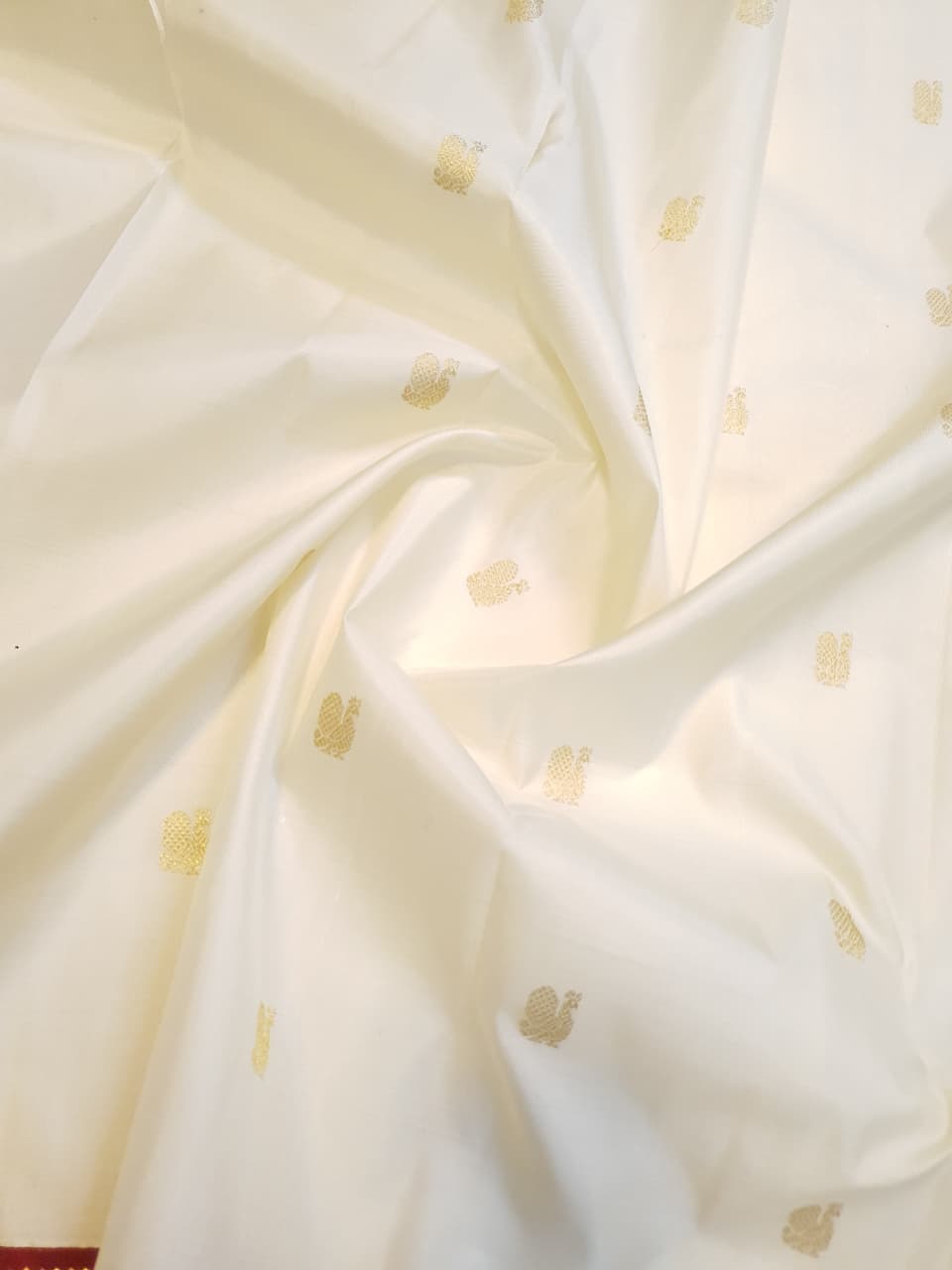 Off White Kanchipuram Handloom 2G Gold Pattu Silk Bridal Saree