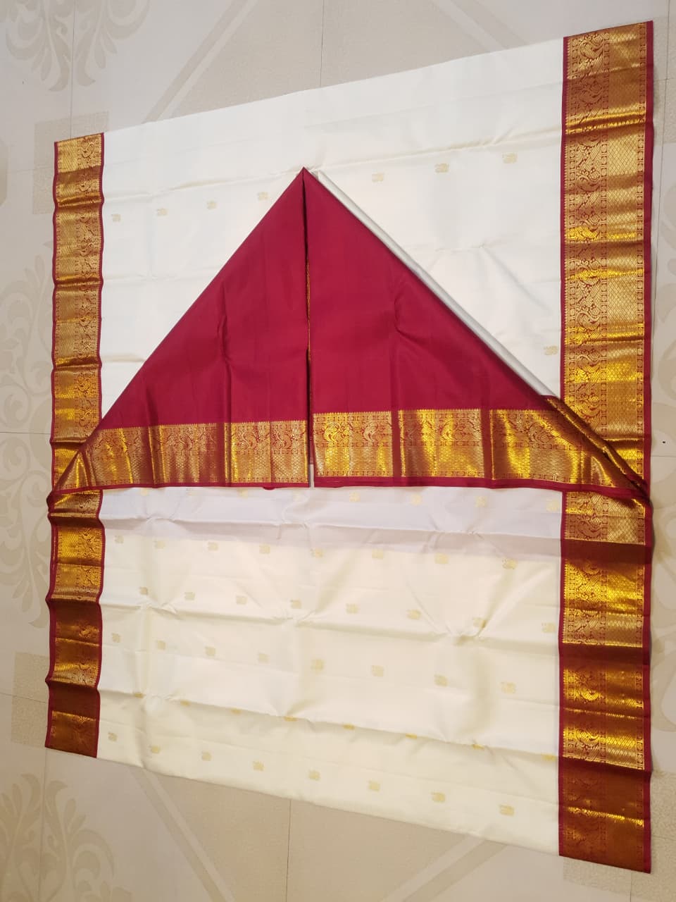 Off White Kanchipuram Handloom 2G Gold Pattu Silk Bridal Saree
