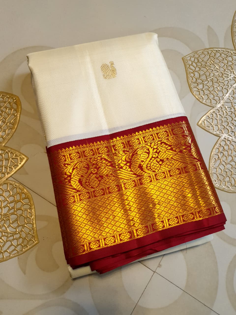 Off White Kanchipuram Handloom 2G Gold Pattu Silk Bridal Saree