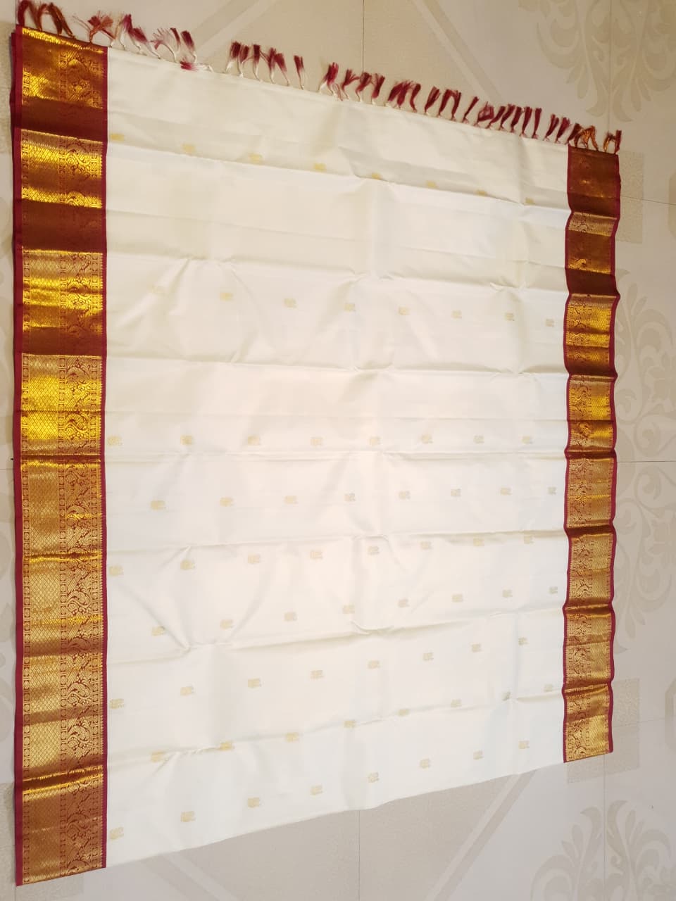 Off White Kanchipuram Handloom 2G Gold Pattu Silk Bridal Saree
