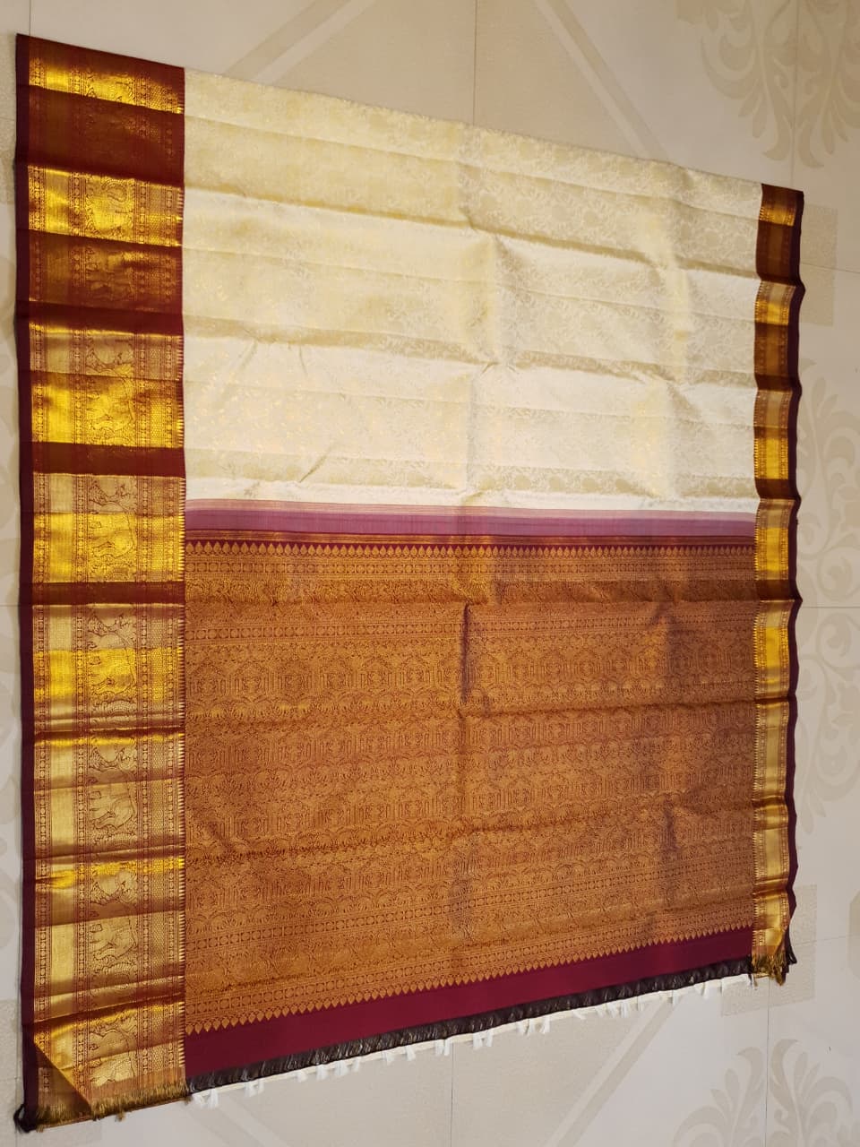 Off White Kanchipuram Handloom 2G Gold Pattu Silk Bridal Saree with rich red and gold zari borders