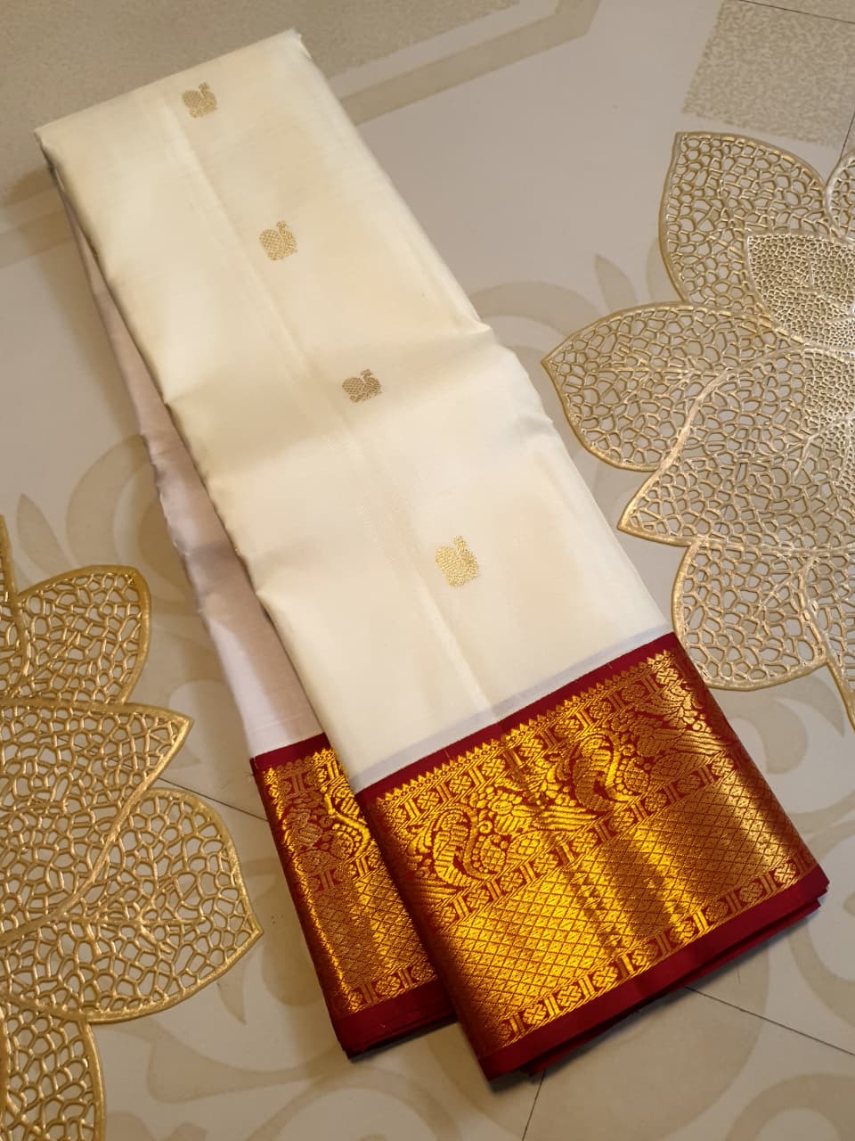 Off White Kanchipuram Handloom 2G Gold Pattu Silk Bridal Saree