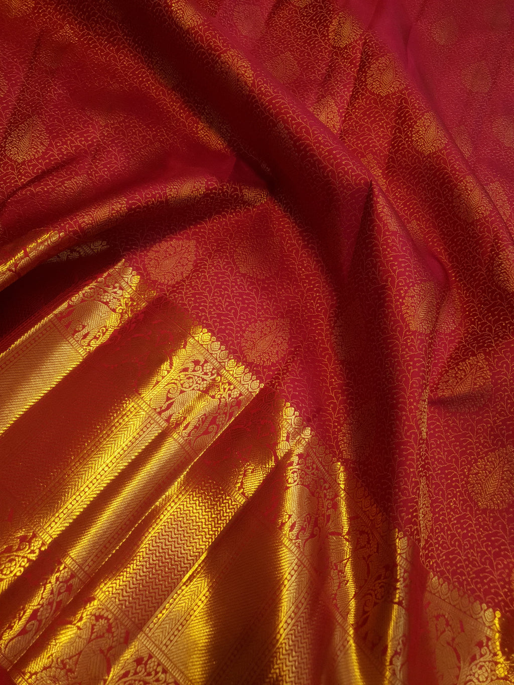 Chilly Red Kanchipuram handloom 2G gold pattu silk saree featuring traditional gold zari weaving and rich elephant and floral motifs.