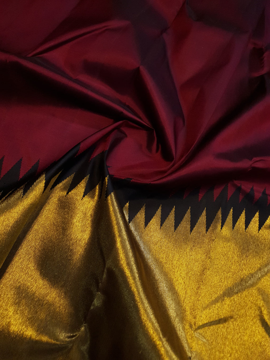 Maroon Kanchipuram Handloom 2G Gold Temple Silk Saree, a stunning embodiment of South Indian weaving traditions
