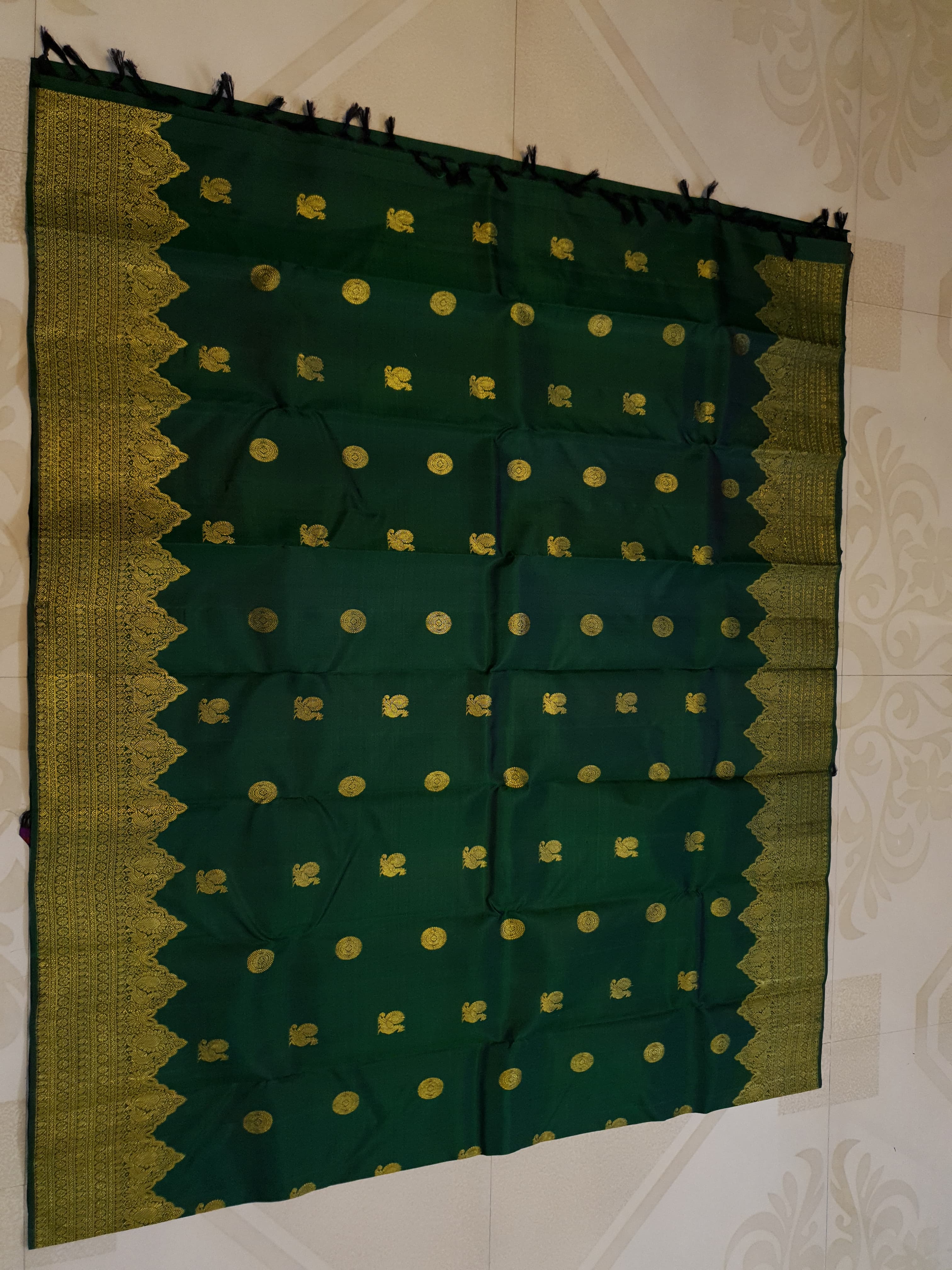 Bottle Green Kanchipuram handloom pattu silk saree featuring 2G gold zari motifs, a rich traditional border, and Silk Mark certification.