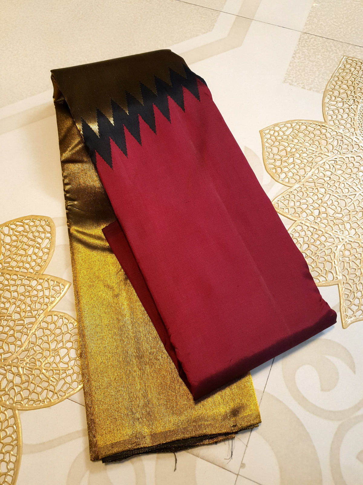 Maroon Kanchipuram Handloom 2G Gold Temple Silk Saree, a stunning embodiment of South Indian weaving traditions