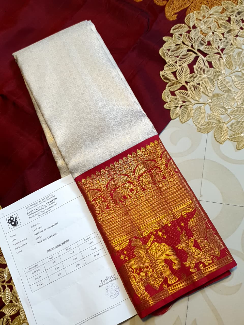 Cream Kanchipuram handloom silk saree with a vibrant pink and gold border, featuring intricate Kalyana Pallakku zari work, accessorized with traditional gold jewelry.