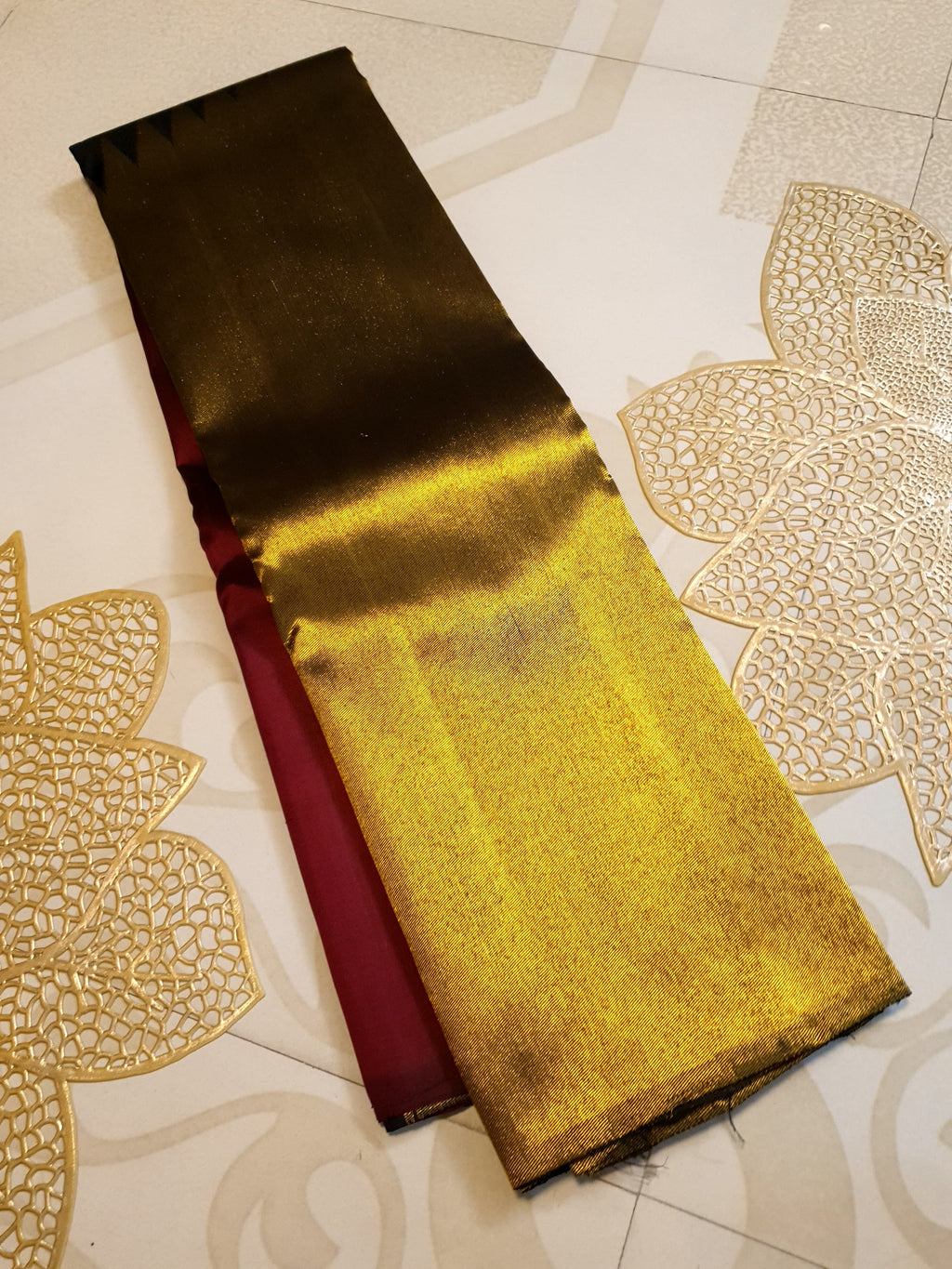 Maroon Kanchipuram Handloom 2G Gold Temple Silk Saree, a stunning embodiment of South Indian weaving traditions