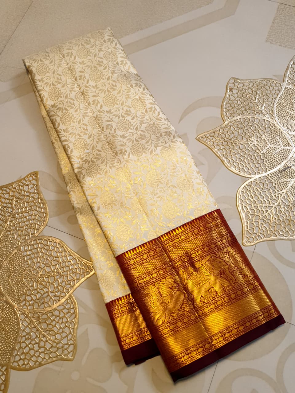 Off White Kanchipuram Handloom 2G Gold Pattu Silk Bridal Saree with rich red and gold zari borders