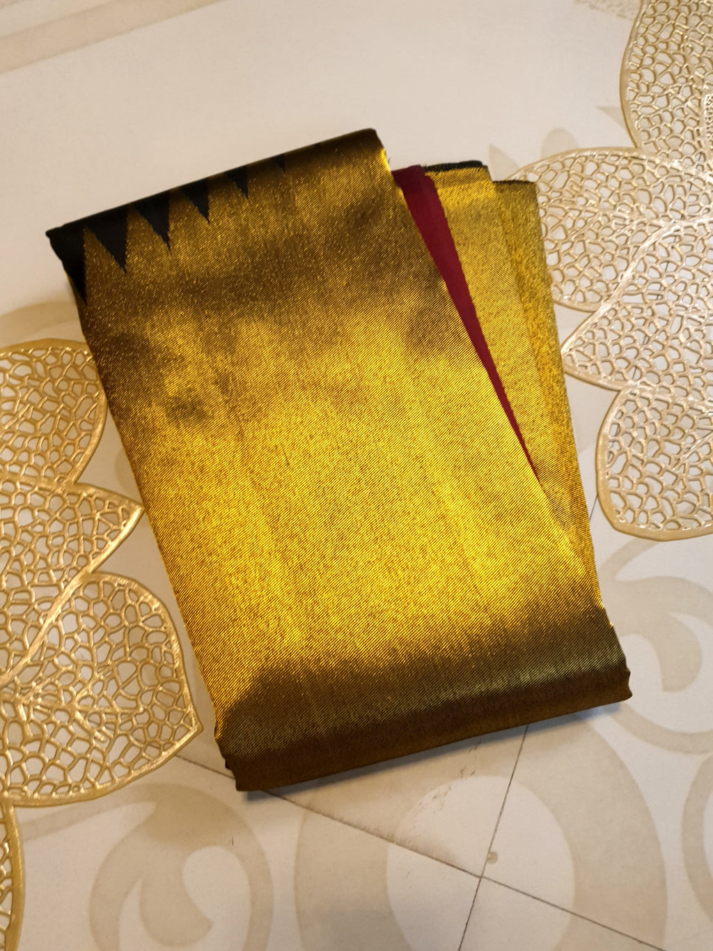 Maroon Kanchipuram Handloom 2G Gold Temple Silk Saree, a stunning embodiment of South Indian weaving traditions