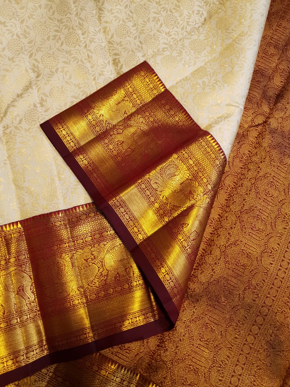 Off White Kanchipuram Handloom 2G Gold Pattu Silk Bridal Saree with rich red and gold zari borders