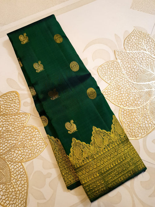Bottle Green Kanchipuram handloom pattu silk saree featuring 2G gold zari motifs, a rich traditional border, and Silk Mark certification.