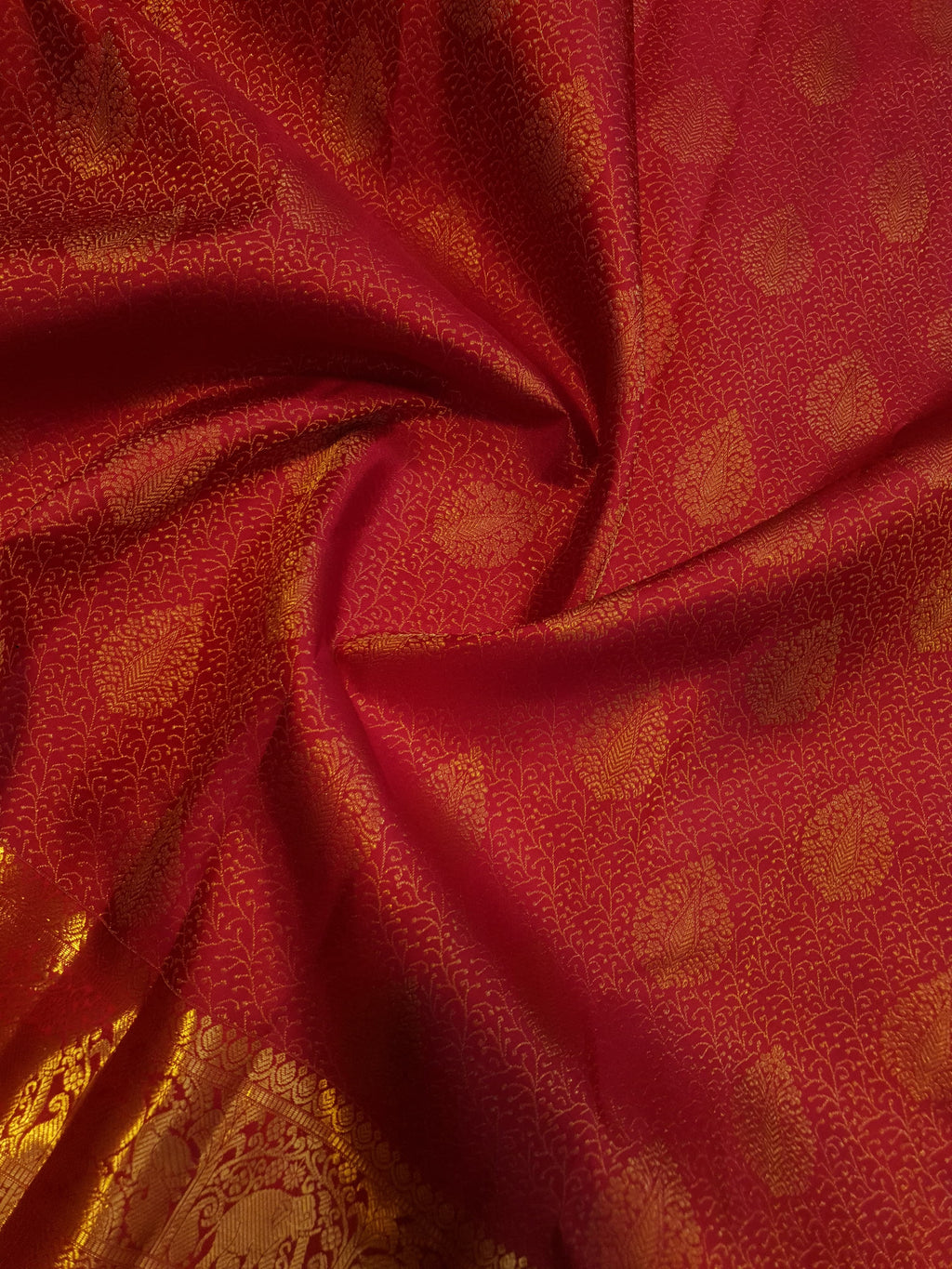 Chilly Red Kanchipuram handloom 2G gold pattu silk saree featuring traditional gold zari weaving and rich elephant and floral motifs.