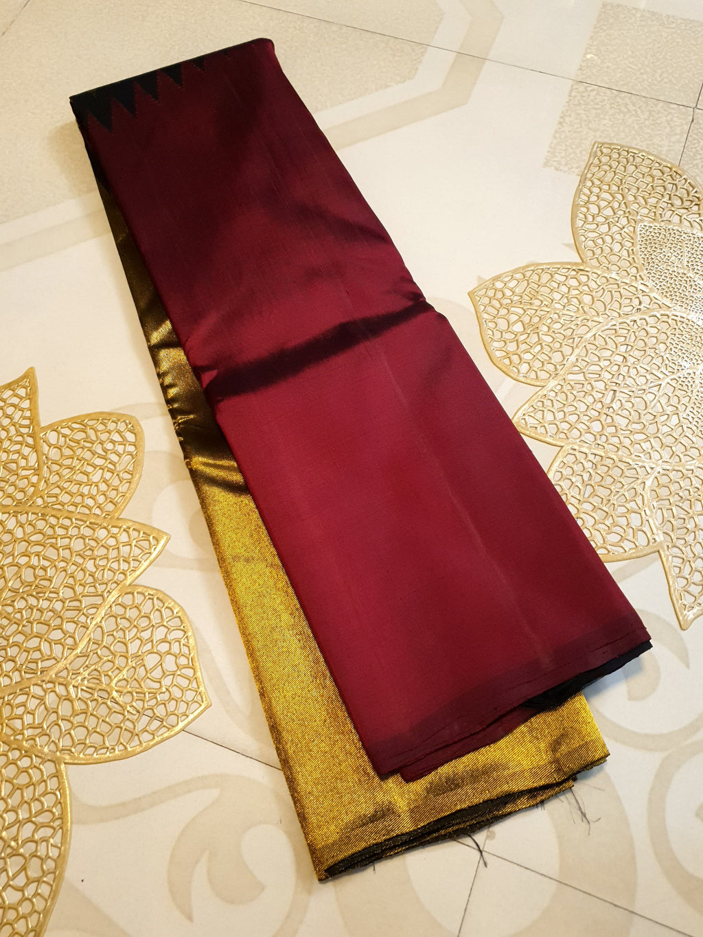 Maroon Kanchipuram Handloom 2G Gold Temple Silk Saree, a stunning embodiment of South Indian weaving traditions