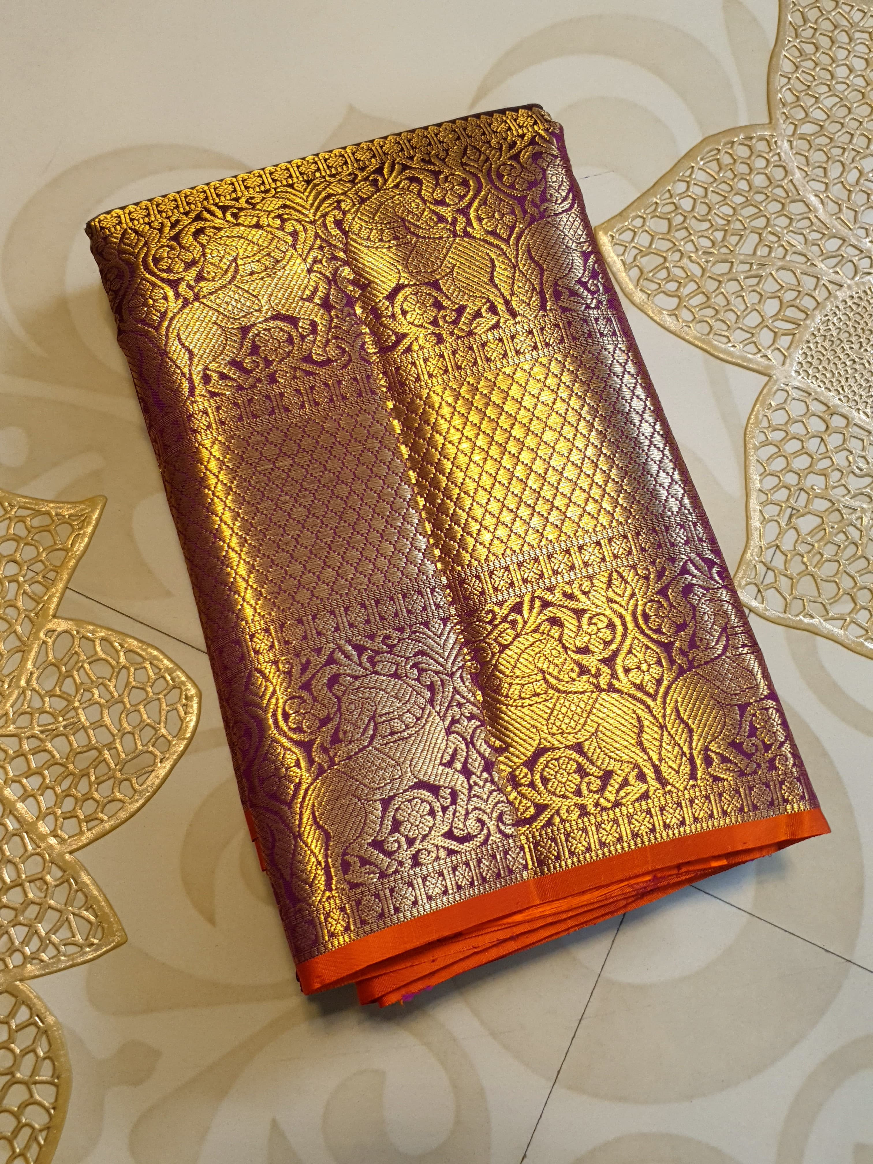 Magenta Kanchipuram handloom silk saree featuring 2G gold vairaoosi stripes, traditional floral motifs, a rich zari border, and Silk Mark certification.
