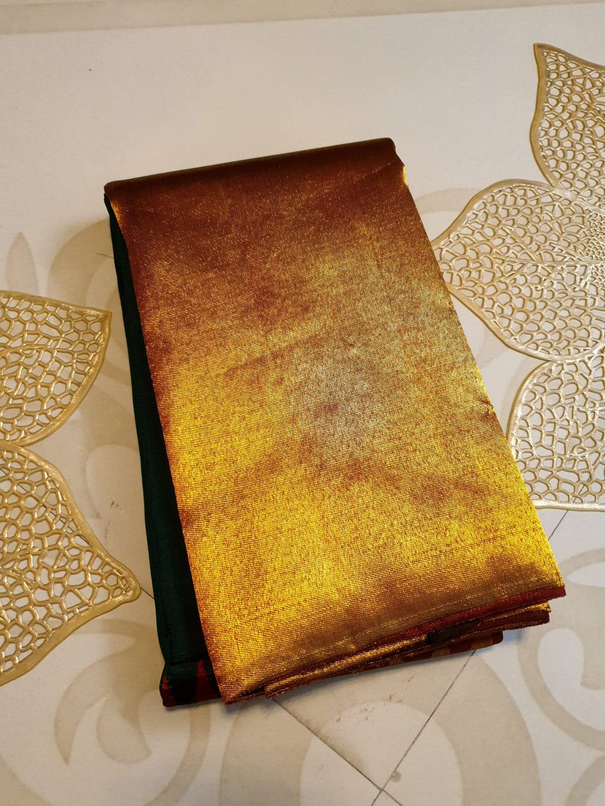 Bottle Green Kanchipuram Handloom 2G Gold Temple Silk Saree, a stunning embodiment of South Indian weaving traditions