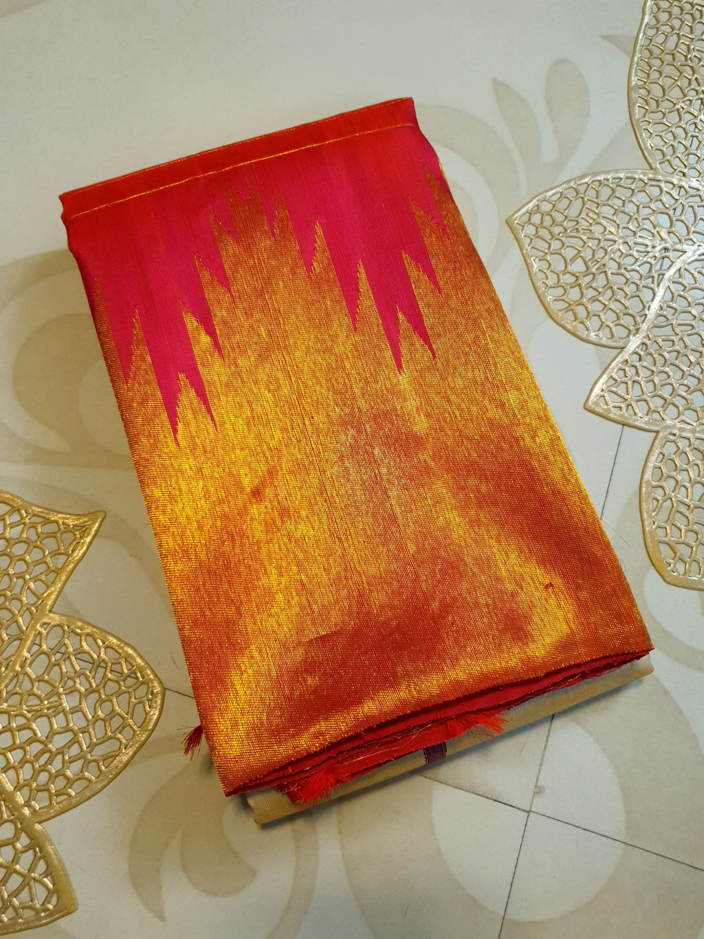 Elegant Beige handloom Kanchipuram 2G gold korvai silk saree featuring a magenta pink temple border and rich gold zari pallu.