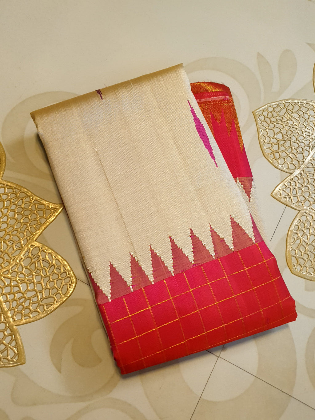 Elegant Beige handloom Kanchipuram 2G gold korvai silk saree featuring a magenta pink temple border and rich gold zari pallu.