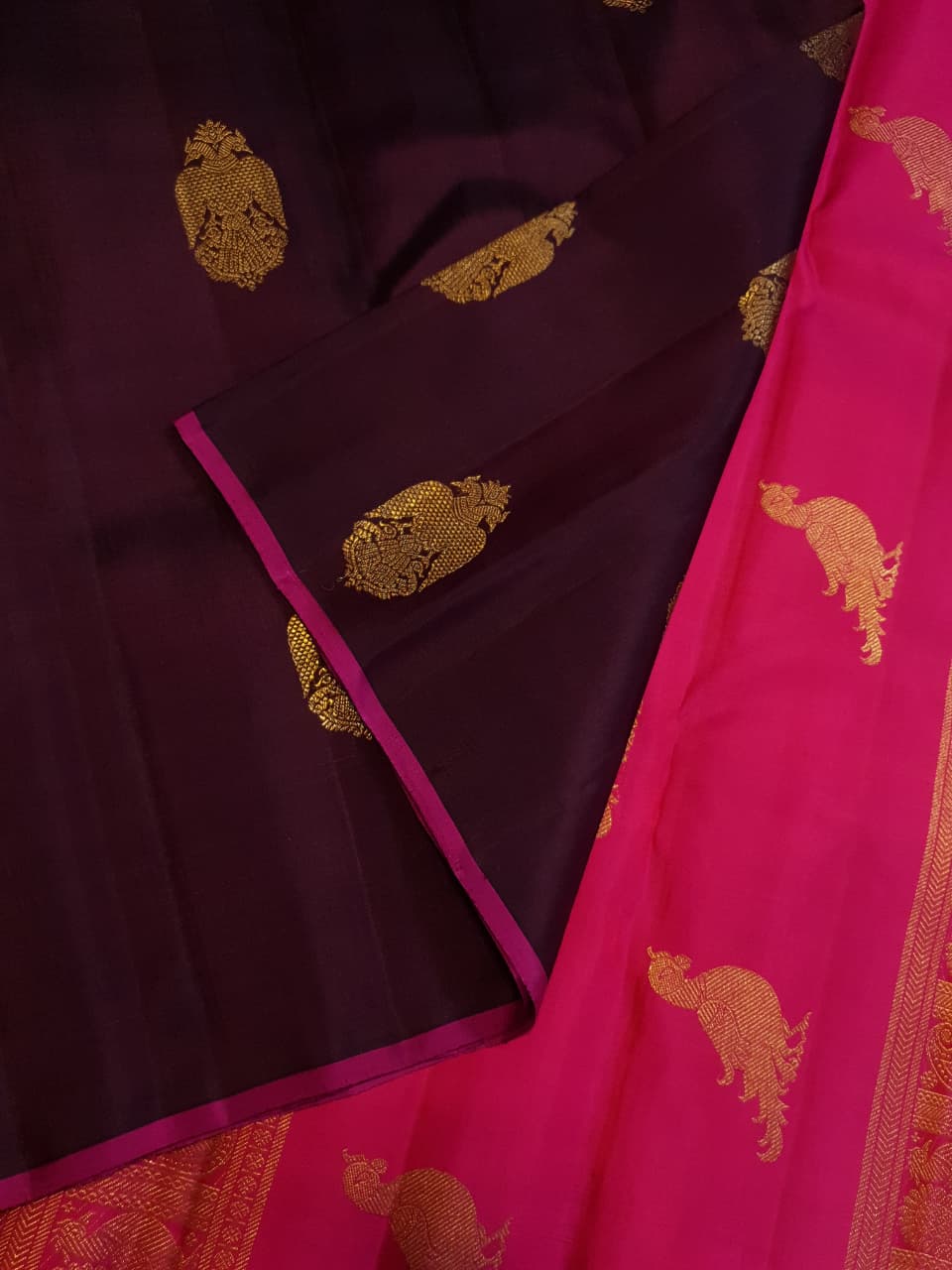 A certified magenta Kanchipuram handloom 3G pure gold borderless silk saree showcasing its rich color and lustrous weave.