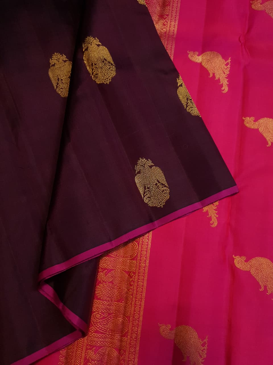 A certified magenta Kanchipuram handloom 3G pure gold borderless silk saree showcasing its rich color and lustrous weave.