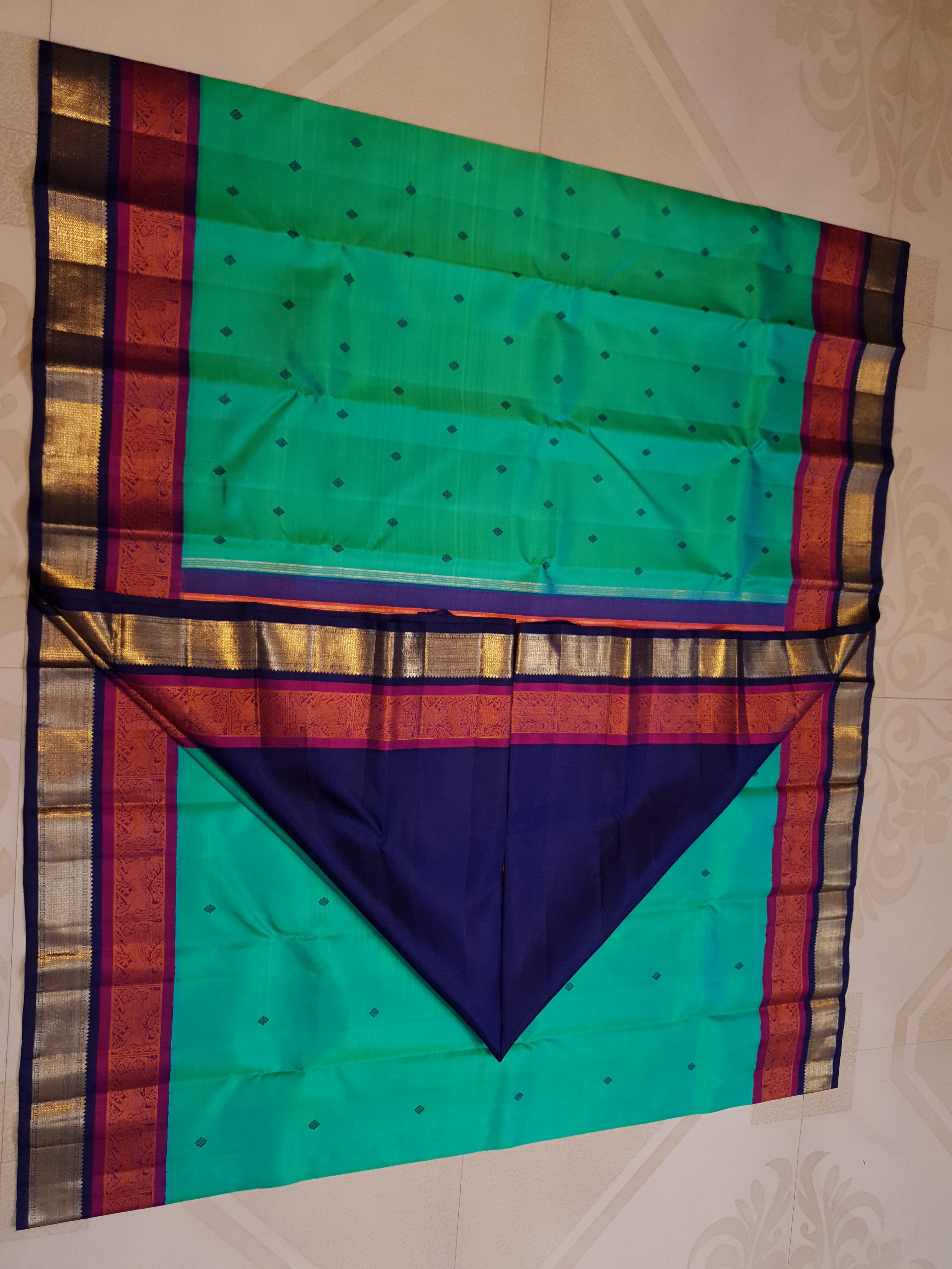 A radiant rexona green Kanchipuram handloom 3G gold vintage korvai silk saree showcasing two-tone contrast borders and intricate motifs.