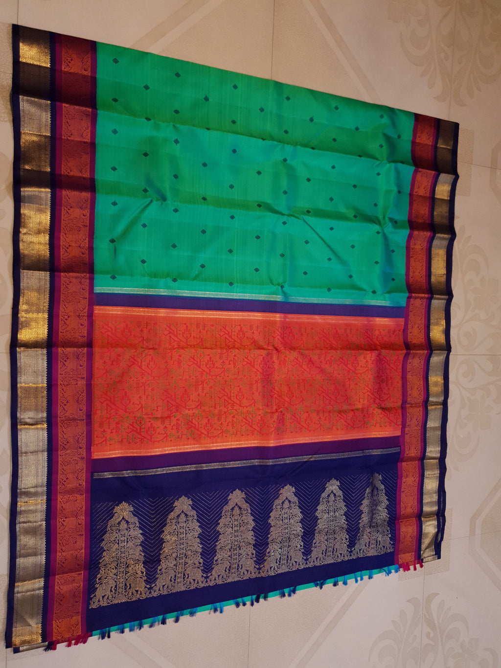 A radiant rexona green Kanchipuram handloom 3G gold vintage korvai silk saree showcasing two-tone contrast borders and intricate motifs.