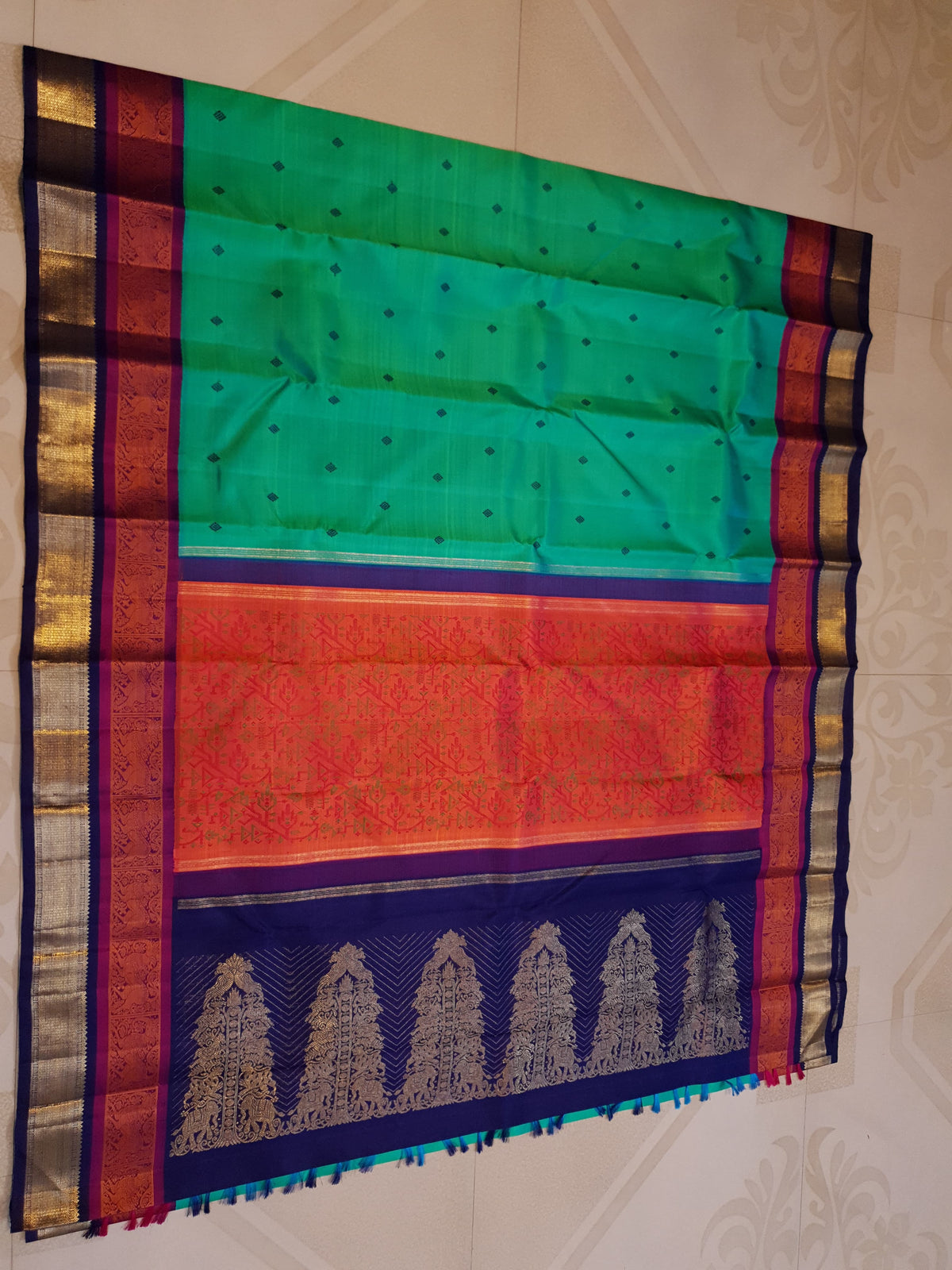 A radiant rexona green Kanchipuram handloom 3G gold vintage korvai silk saree showcasing two-tone contrast borders and intricate motifs.