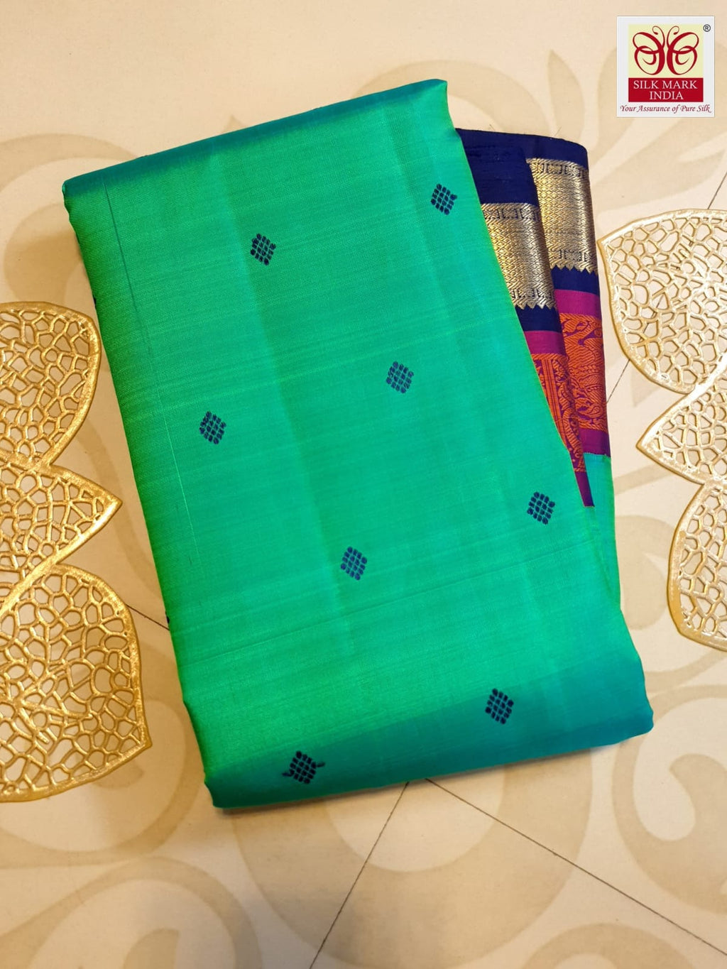 A radiant rexona green Kanchipuram handloom 3G gold vintage korvai silk saree showcasing two-tone contrast borders and intricate motifs.