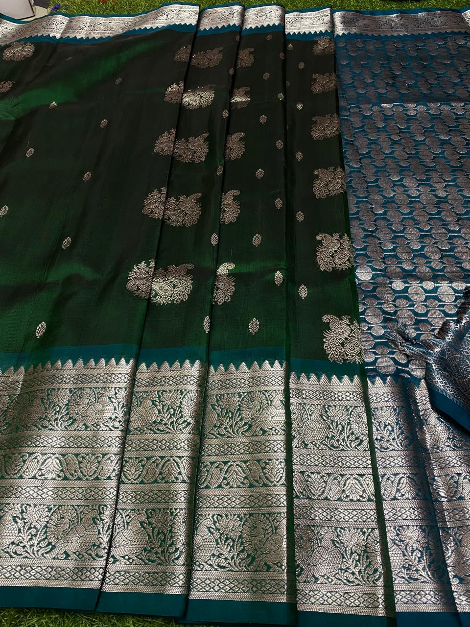Bottle Green Venkatagiri Handloom Pattu Silk Saree