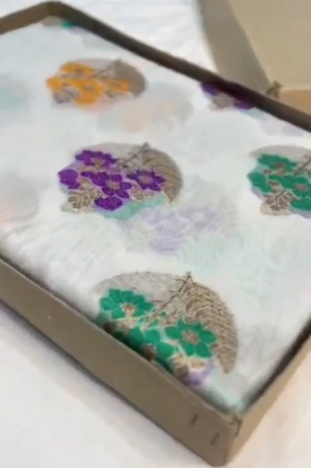 Pearl White Banarasi Handloom Kora Organza Silk Meenakari Saree