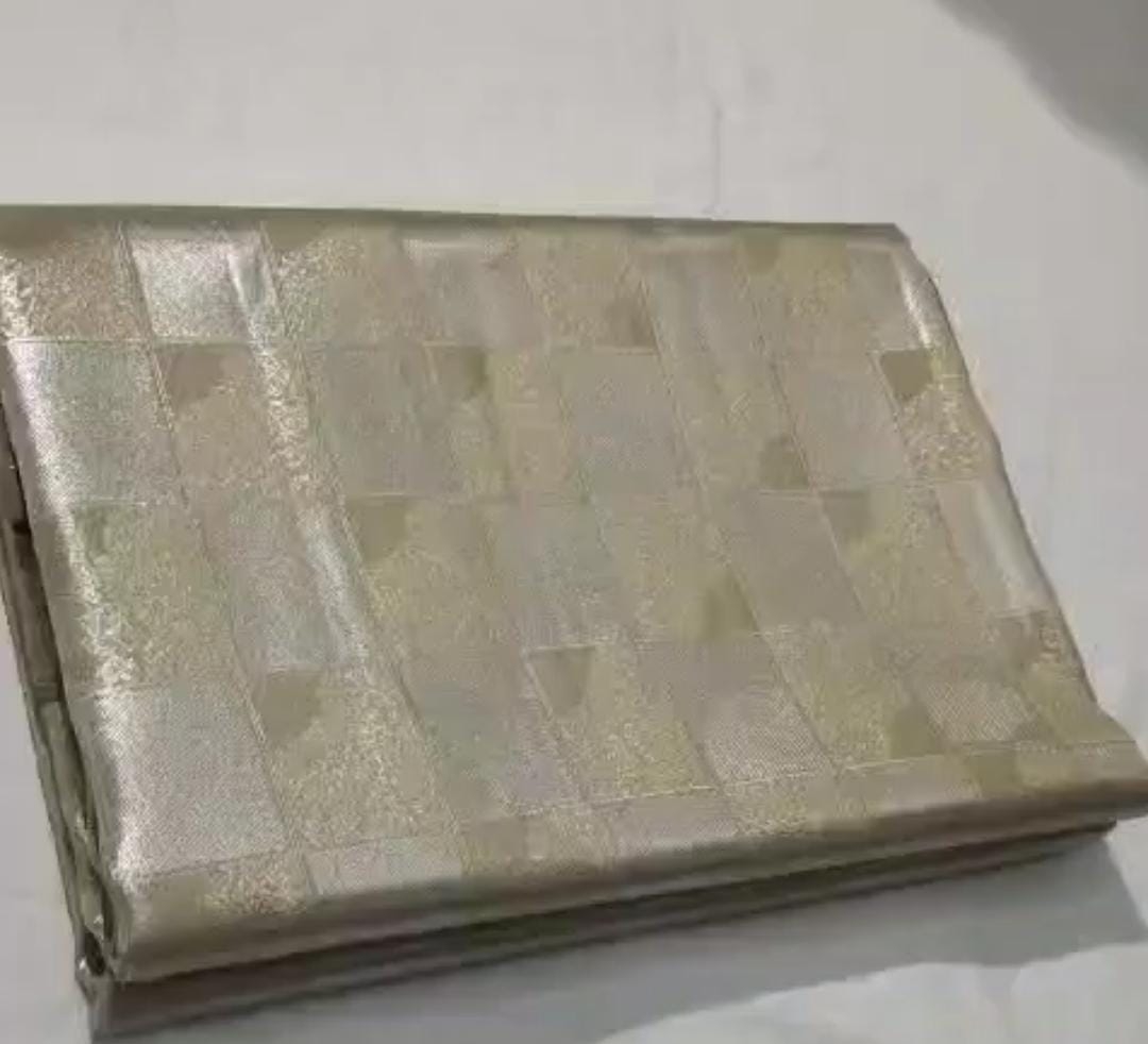 Ivory Semi Kanchipuram Tissue Silk Saree