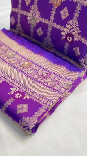 Dual Tone Purple Banarasi Handloom Pure Katan Silk Meenakari Checks Heavy Pallu Cutwork Saree